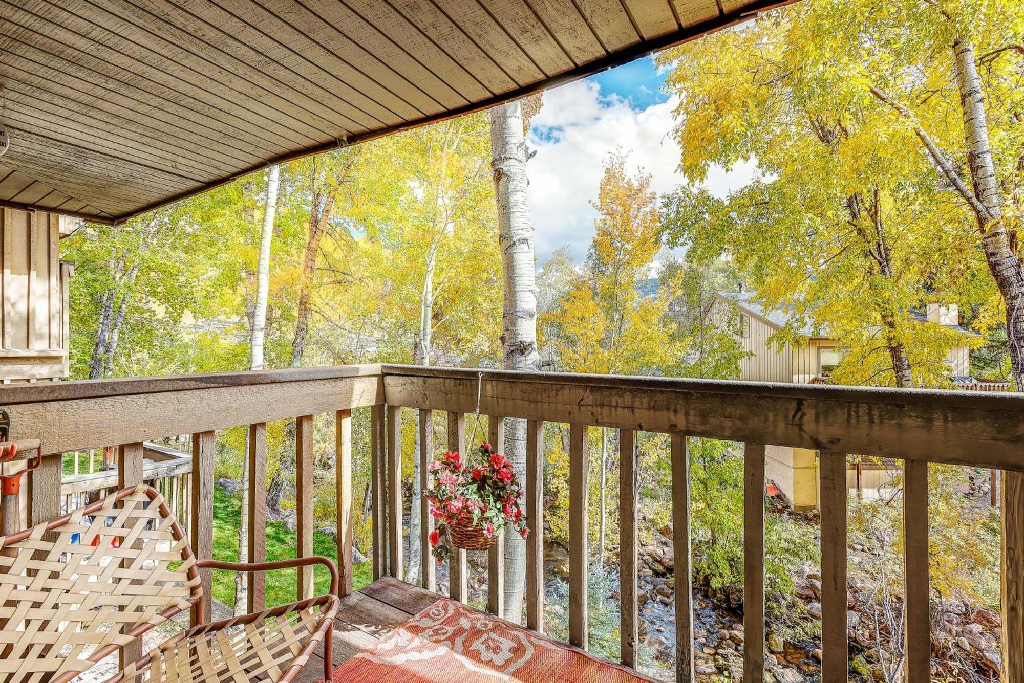 Peaceful Creek View From The Deck! Walk To Shuttle Villa Vail Exterior photo